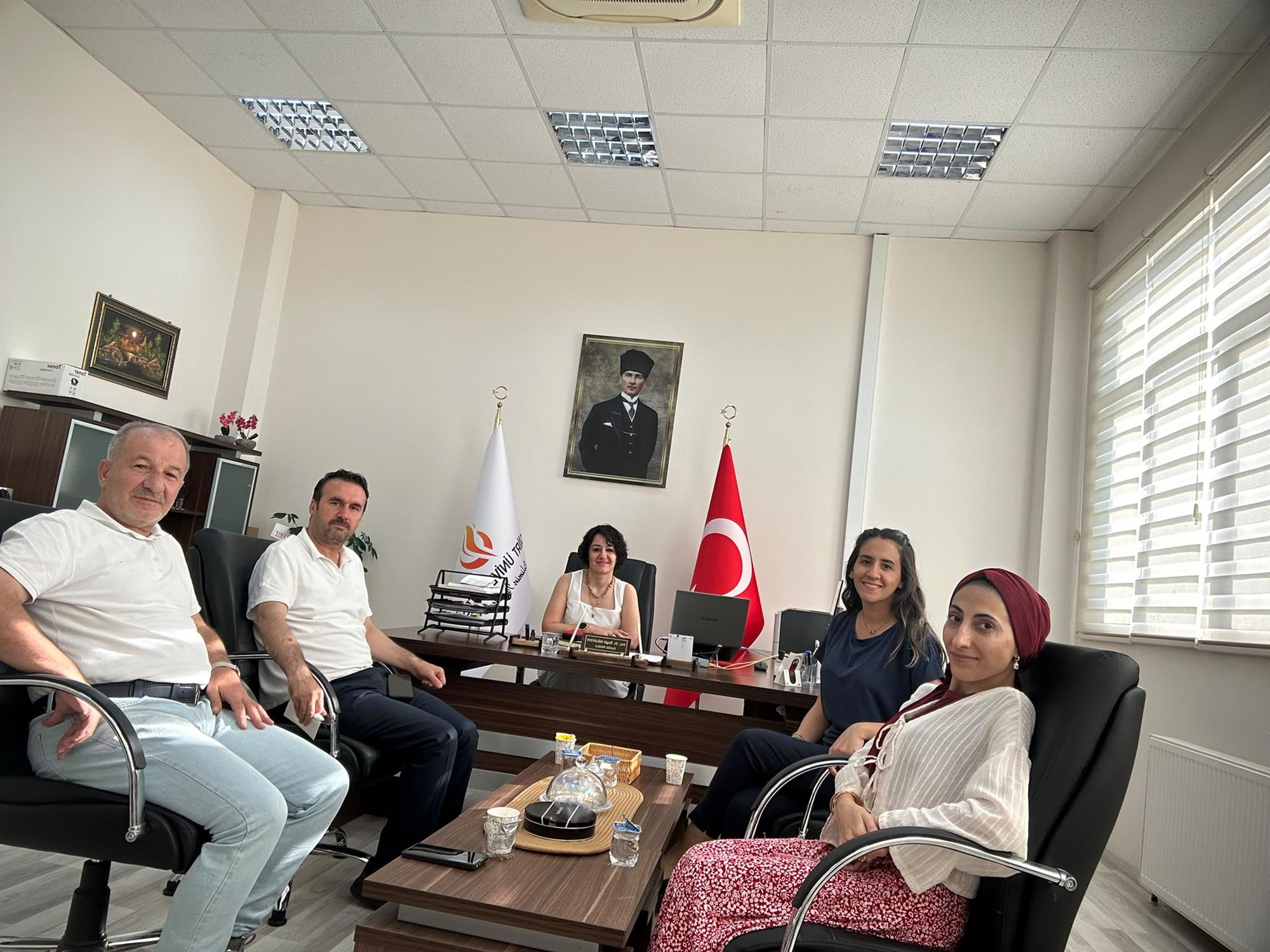Enstitümüz İdari Personeli ile Aylık İstişare Toplantılarının İlki Gerçekleştirildi